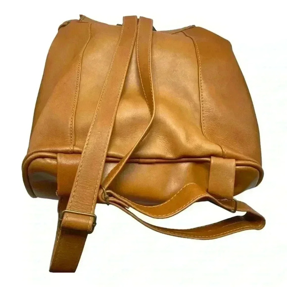 Leather backpack Cueropapel & tijera  designer leather goods by Sofia Prott - Picture 3 of 7